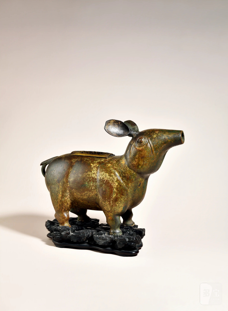 清乾隆 铜貘形尊